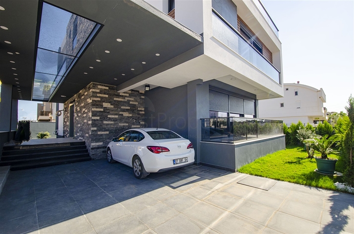 فيلا  فاخرة في لارا