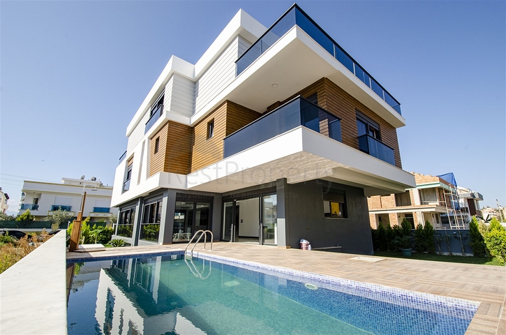 فيلا  فاخرة في لارا