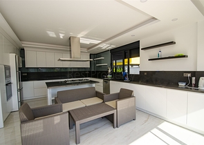 فيلا  فاخرة في لارا