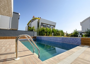 فيلا  فاخرة في لارا