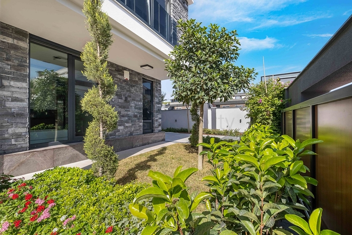 مجمع سكني حصري للفلل في منطقة غوزيل اوبا (لارا)