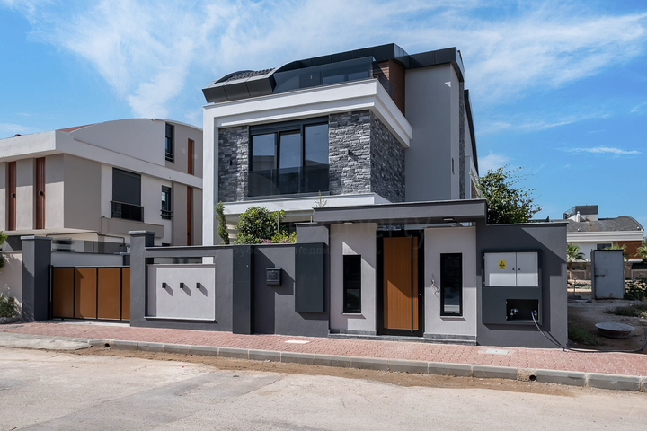 مجمع سكني حصري للفلل في منطقة غوزيل اوبا (لارا)