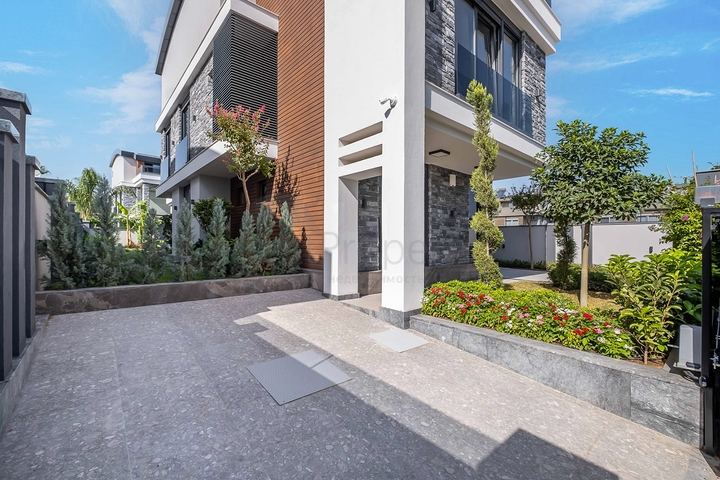 مجمع سكني حصري للفلل في منطقة غوزيل اوبا (لارا)