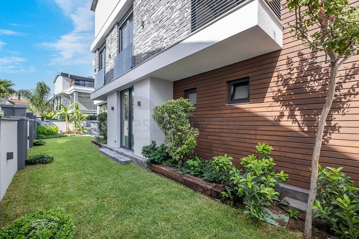 مجمع سكني حصري للفلل في منطقة غوزيل اوبا (لارا)