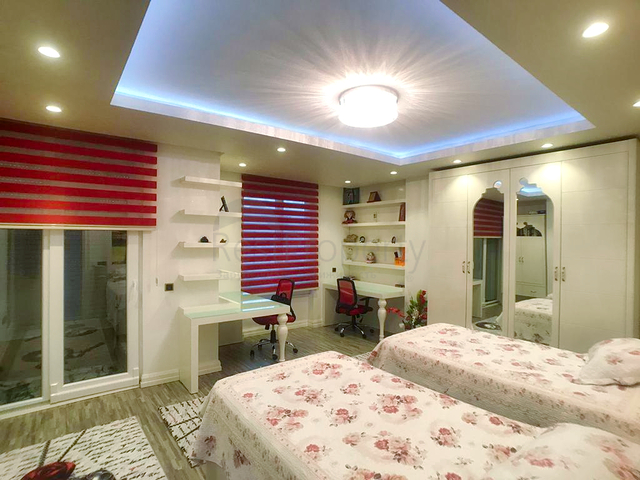 شقة فسيحة 4 + 1 مع أثاث في أنجالي كونيالتي أنطاليا