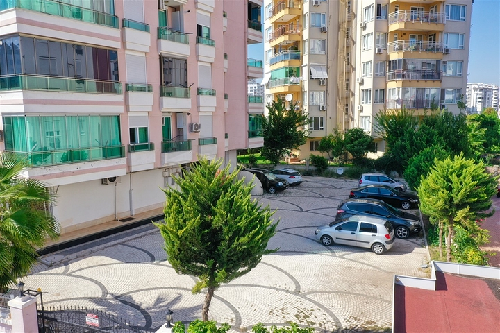 شقة فسيحة 4 + 1 مع أثاث في أنجالي كونيالتي أنطاليا