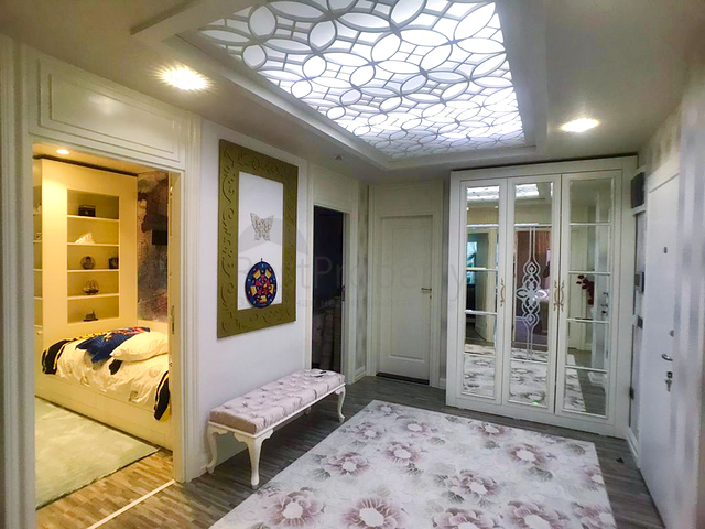 شقة فسيحة 4 + 1 مع أثاث في أنجالي كونيالتي أنطاليا