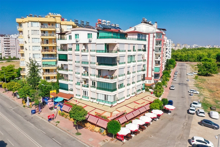 شقة فسيحة 4 + 1 مع أثاث في أنجالي كونيالتي أنطاليا