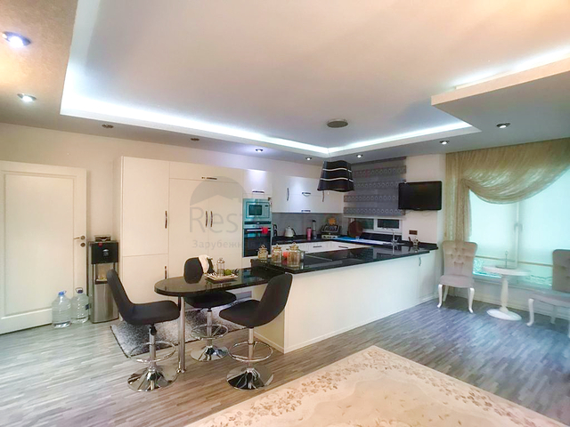 شقة فسيحة 4 + 1 مع أثاث في أنجالي كونيالتي أنطاليا