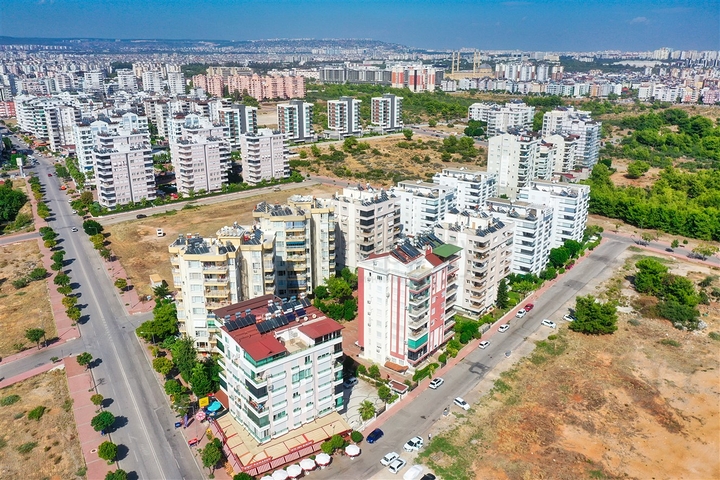 شقة فسيحة 4 + 1 مع أثاث في أنجالي كونيالتي أنطاليا