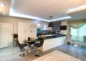 شقة فسيحة 4 + 1 مع أثاث في أنجالي كونيالتي أنطاليا