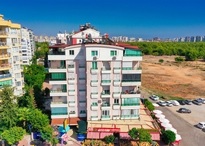 شقة فسيحة 4 + 1 مع أثاث في أنجالي كونيالتي أنطاليا