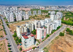 شقة فسيحة 4 + 1 مع أثاث في أنجالي كونيالتي أنطاليا