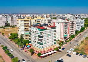 شقة فسيحة 4 + 1 مع أثاث في أنجالي كونيالتي أنطاليا