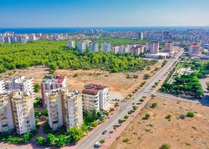 شقة فسيحة 4 + 1 مع أثاث في أنجالي كونيالتي أنطاليا