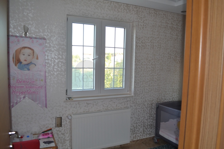 فيلا 4 + 1 مع أثاث في وسط بيليك