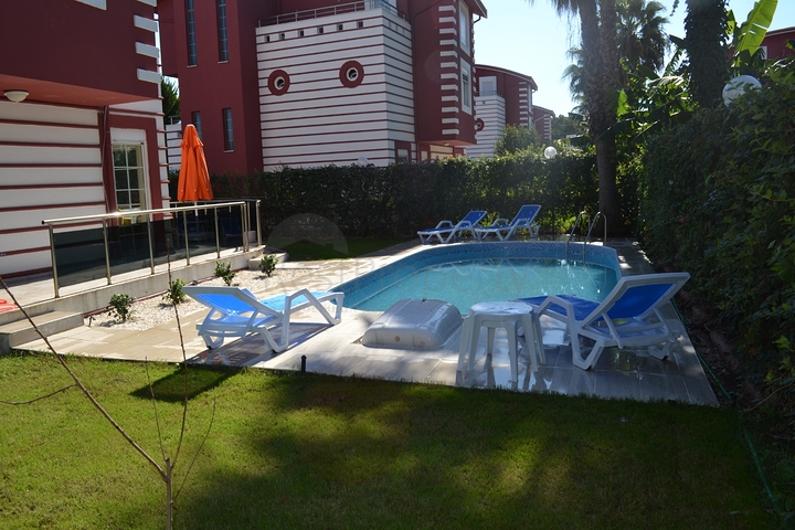 فيلا 4 + 1 مع أثاث في وسط بيليك