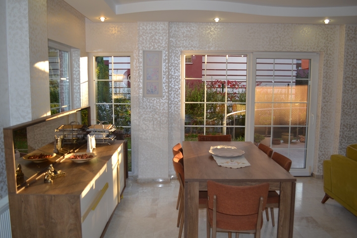 فيلا 4 + 1 مع أثاث في وسط بيليك