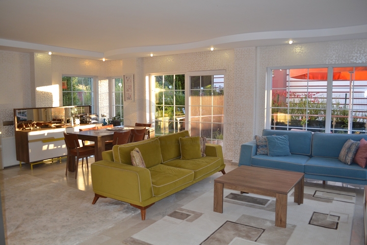 فيلا 4 + 1 مع أثاث في وسط بيليك