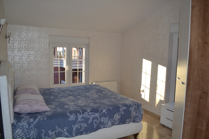 فيلا 4 + 1 مع أثاث في وسط بيليك