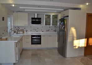 فيلا 4 + 1 مع أثاث في وسط بيليك