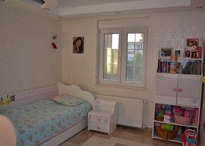 فيلا 4 + 1 مع أثاث في وسط بيليك