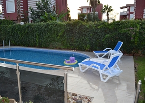 فيلا 4 + 1 مع أثاث في وسط بيليك