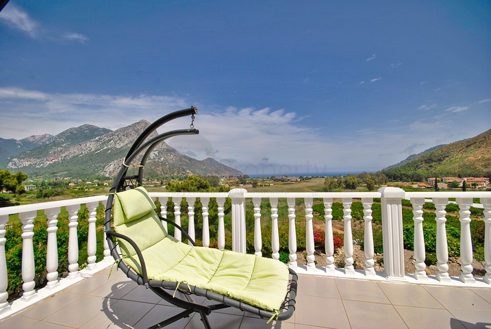 فيلا رائعة منفصلة للبيع مطلة على البحر في أنطاليا - كيمير