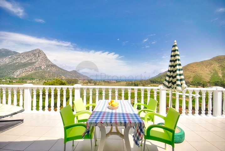 فيلا رائعة منفصلة للبيع مطلة على البحر في أنطاليا - كيمير