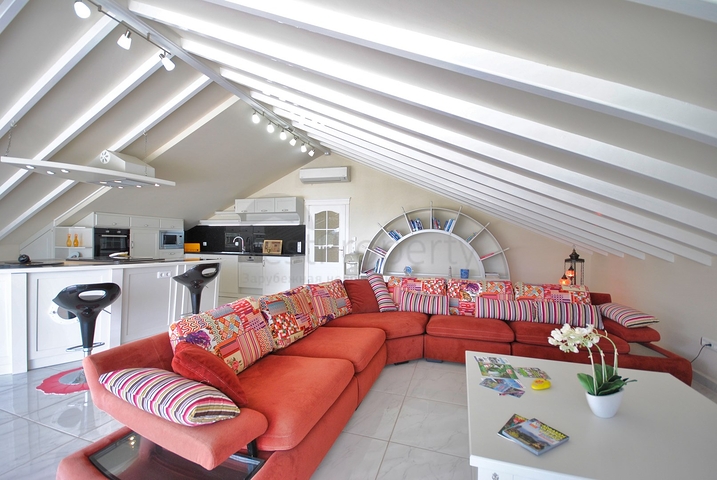 فيلا رائعة منفصلة للبيع مطلة على البحر في أنطاليا - كيمير