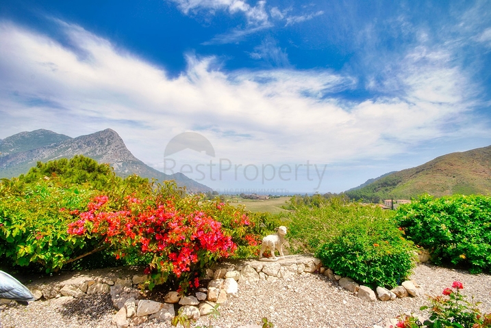فيلا رائعة منفصلة للبيع مطلة على البحر في أنطاليا - كيمير
