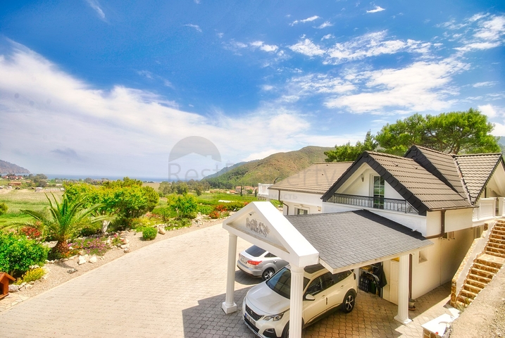 فيلا رائعة منفصلة للبيع مطلة على البحر في أنطاليا - كيمير