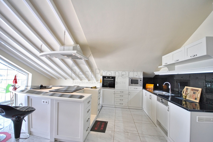 فيلا رائعة منفصلة للبيع مطلة على البحر في أنطاليا - كيمير