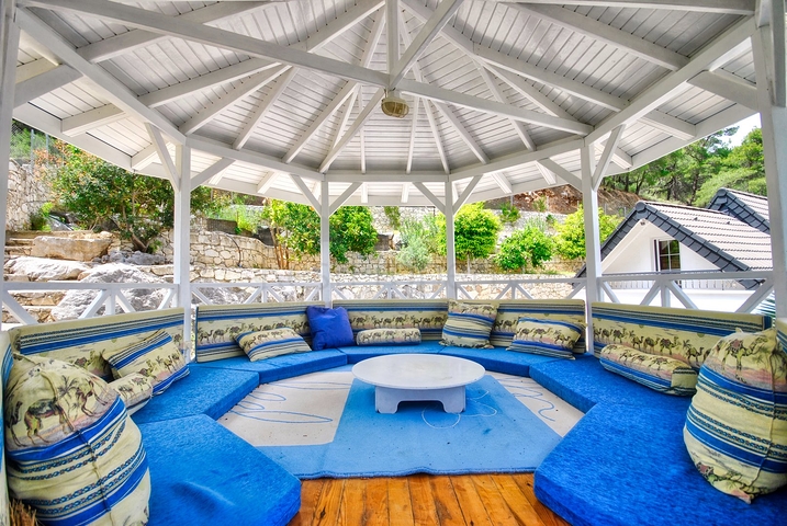 فيلا رائعة منفصلة للبيع مطلة على البحر في أنطاليا - كيمير