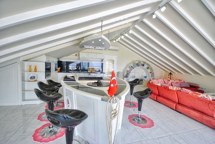 فيلا رائعة منفصلة للبيع مطلة على البحر في أنطاليا - كيمير