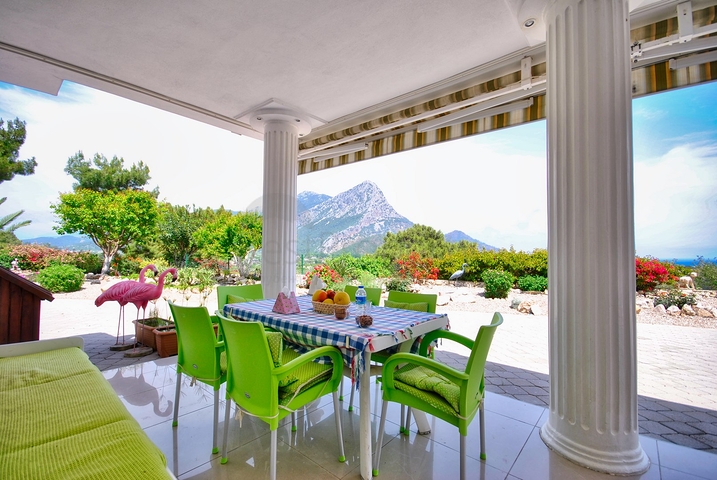 فيلا رائعة منفصلة للبيع مطلة على البحر في أنطاليا - كيمير