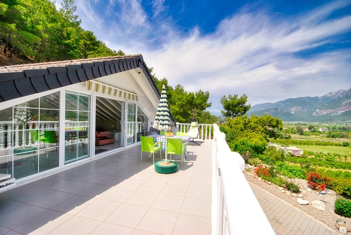 فيلا رائعة منفصلة للبيع مطلة على البحر في أنطاليا - كيمير