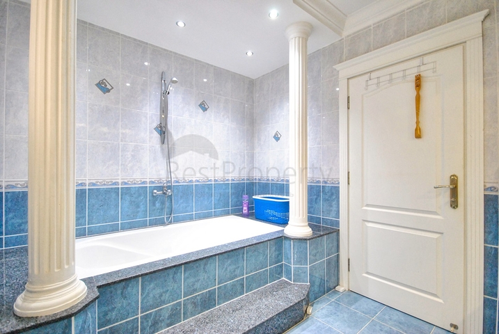 فيلا رائعة منفصلة للبيع مطلة على البحر في أنطاليا - كيمير