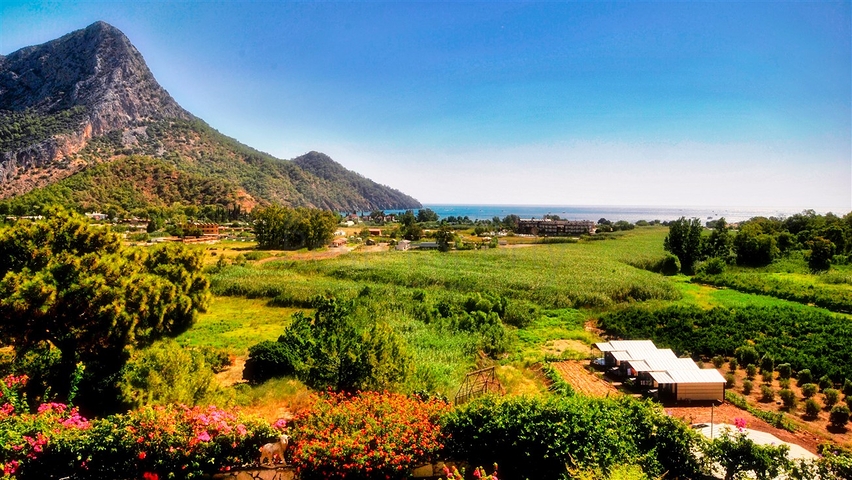 فيلا رائعة منفصلة للبيع مطلة على البحر في أنطاليا - كيمير