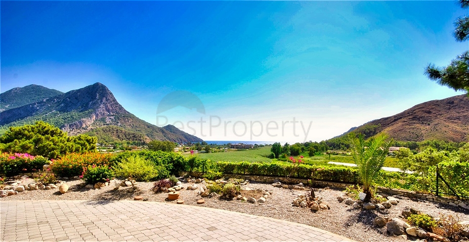 فيلا رائعة منفصلة للبيع مطلة على البحر في أنطاليا - كيمير