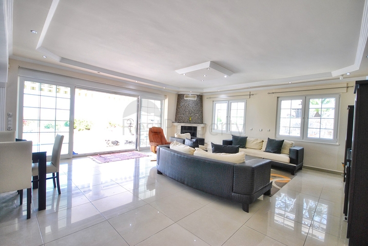 فيلا رائعة منفصلة للبيع مطلة على البحر في أنطاليا - كيمير