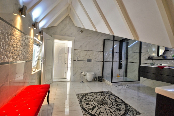 فيلا رائعة منفصلة للبيع مطلة على البحر في أنطاليا - كيمير