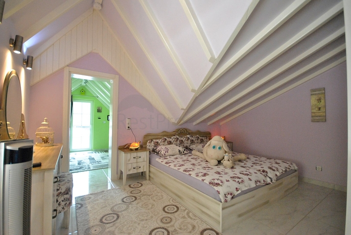 فيلا رائعة منفصلة للبيع مطلة على البحر في أنطاليا - كيمير