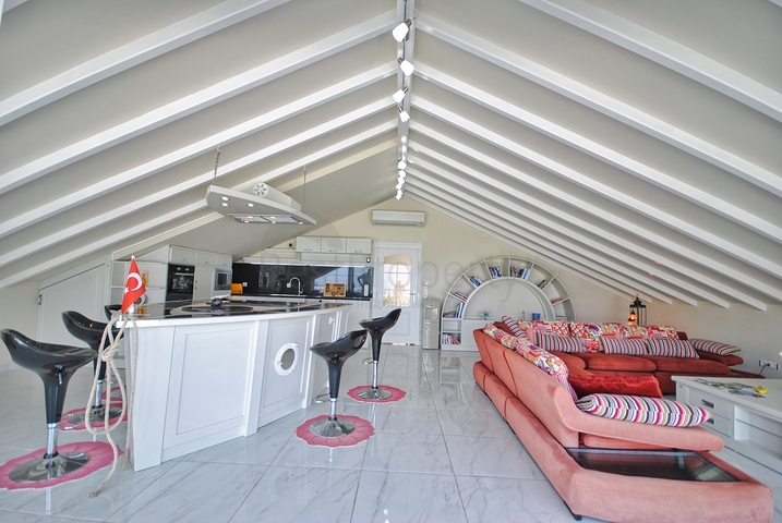 فيلا رائعة منفصلة للبيع مطلة على البحر في أنطاليا - كيمير