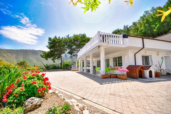 فيلا رائعة منفصلة للبيع مطلة على البحر في أنطاليا - كيمير