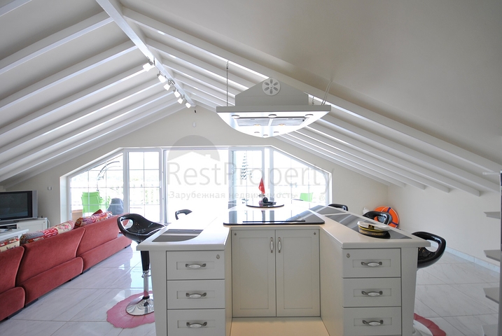 فيلا رائعة منفصلة للبيع مطلة على البحر في أنطاليا - كيمير