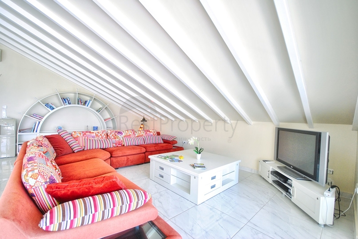 فيلا رائعة منفصلة للبيع مطلة على البحر في أنطاليا - كيمير