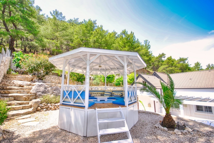 فيلا رائعة منفصلة للبيع مطلة على البحر في أنطاليا - كيمير