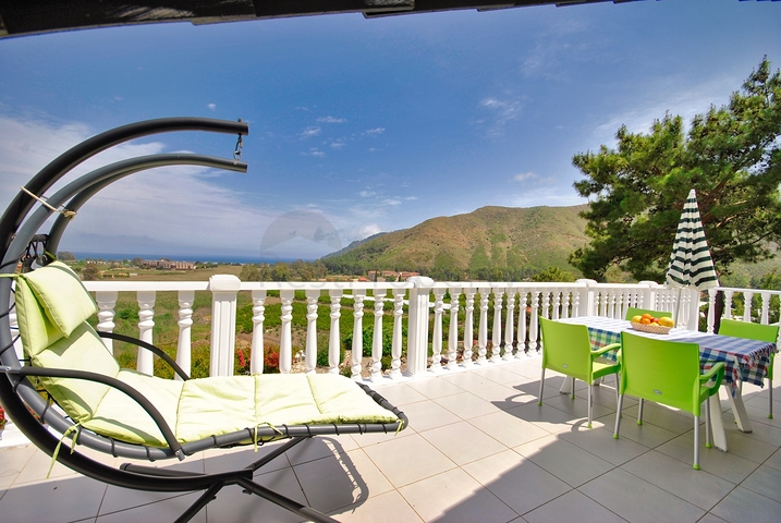 فيلا رائعة منفصلة للبيع مطلة على البحر في أنطاليا - كيمير