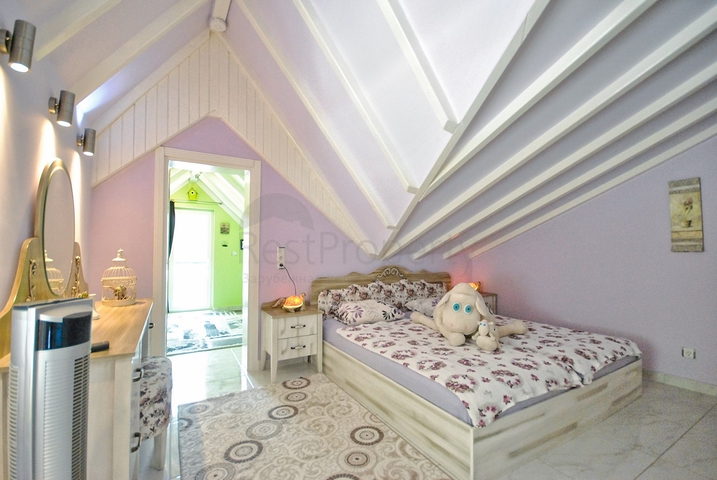 فيلا رائعة منفصلة للبيع مطلة على البحر في أنطاليا - كيمير